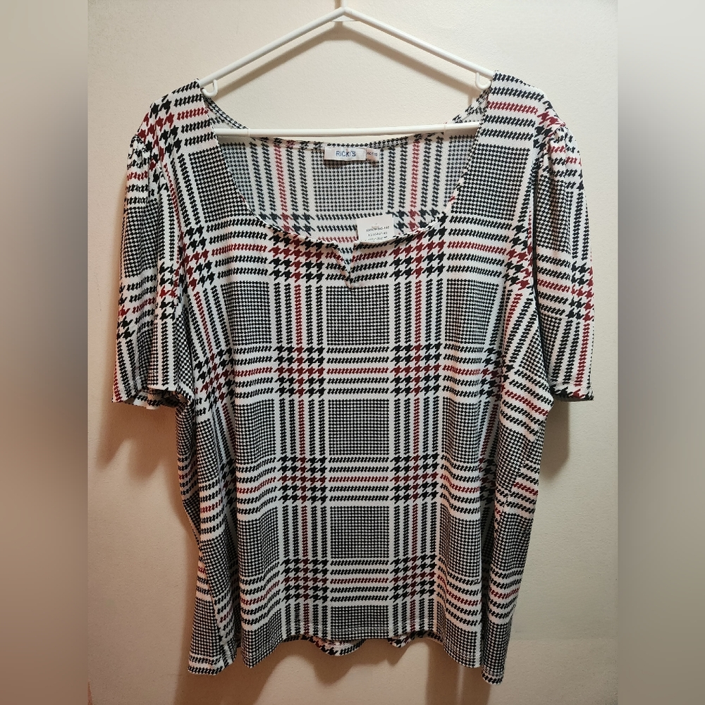 short-sleeved blouse